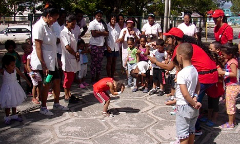 Simulación con niños en Santiago de Cuba (Foto: Oxfam)