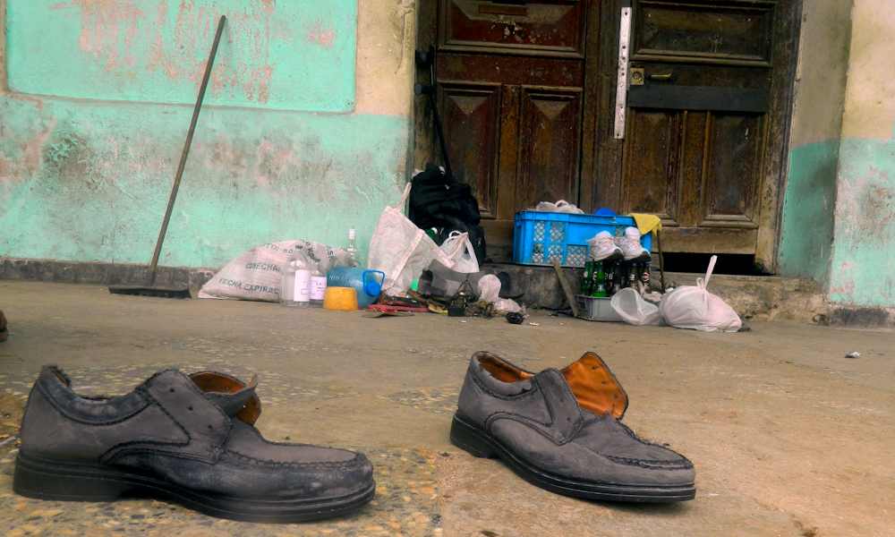 Los deambulantes se visten a veces con lo que encuentran en la basura (Foto: Jorge Carrasco)