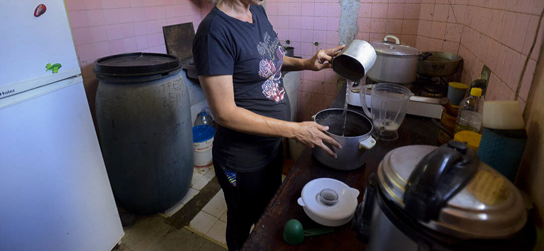 La escasez de agua es otro de los problemas que presentan los habitantes de 15 y B (Foto: Abril).