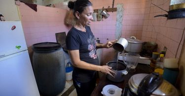 La escasez de agua es otro de los problemas que presentan los habitantes de 15 y B (Foto: Abril).