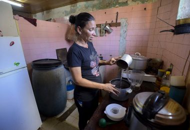 La escasez de agua es otro de los problemas que presentan los habitantes de 15 y B (Foto: Abril).
