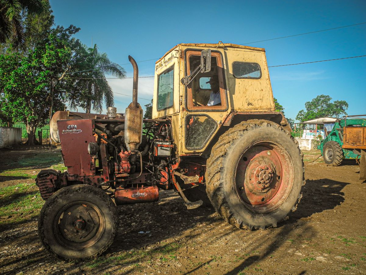 Imagen de insumos y maquinarias importadas en Cuba