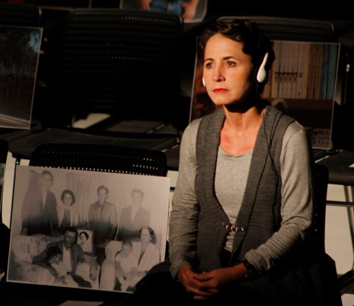 Mariela Brito en la obra Departure (2018). Foto: Facebook El Ciervo Encantado.