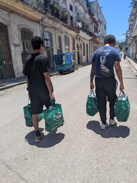 A partir de diagnósticos barriales, el proyecto conforma las ayudas y las distribuye. Foto: Cortesía del proyecto La solidaridad nos salvará.